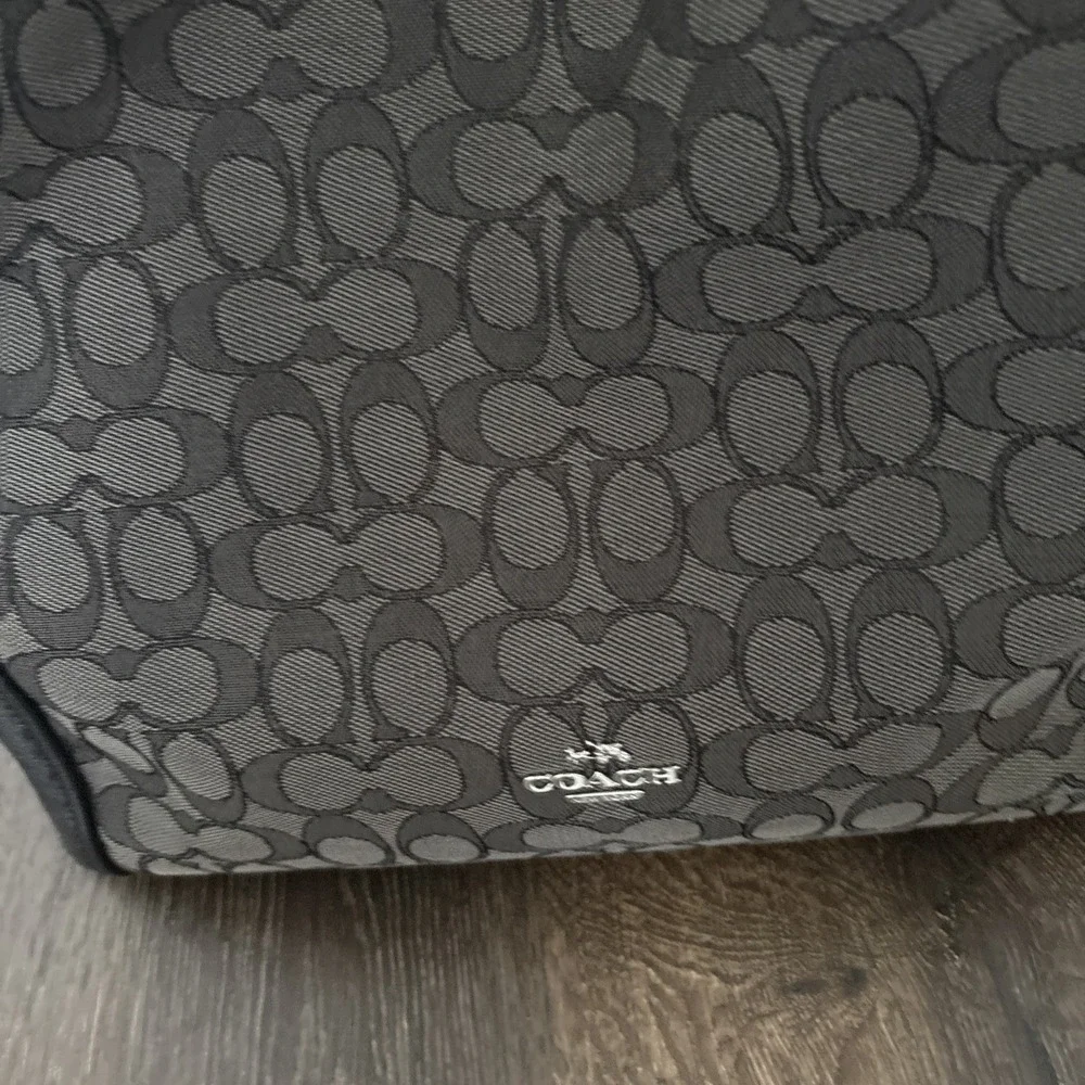 Coach Edie 31 Shoulder Bag Womens Medium Black Signature Jacquard Leather Zip